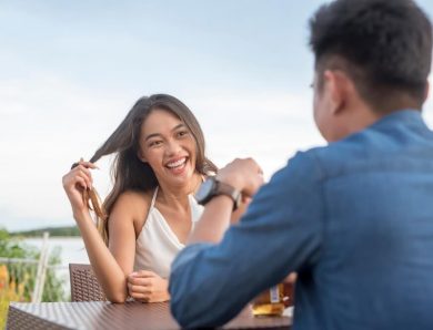 How to Ask Someone on a Date: Red Flags & Green Lights of Taking Things Offline in Online Dating