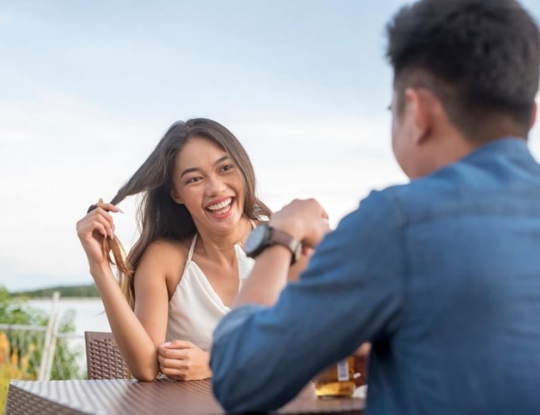 How to Ask Someone on a Date: Red Flags & Green Lights of Taking Things Offline in Online Dating