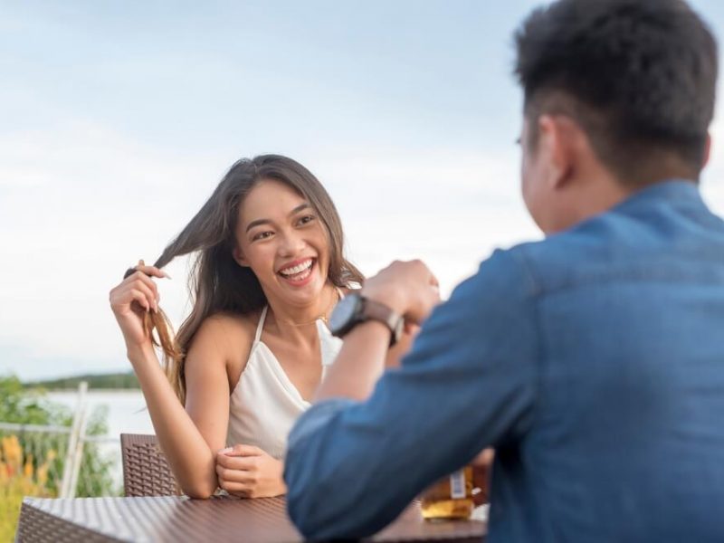 How to Ask Someone on a Date: Red Flags & Green Lights of Taking Things Offline in Online Dating